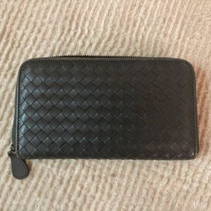 Authentic Bottega Veneta brown leather wallet